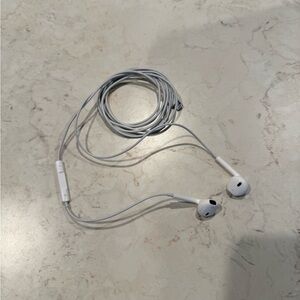 White Wired EarPods With Lightning Connector